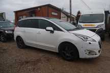 Peugeot 5008 2016r, 1.6 HDI, AUT. Uszkodzony lewy tył i lekko prawy przód. Jeździ.