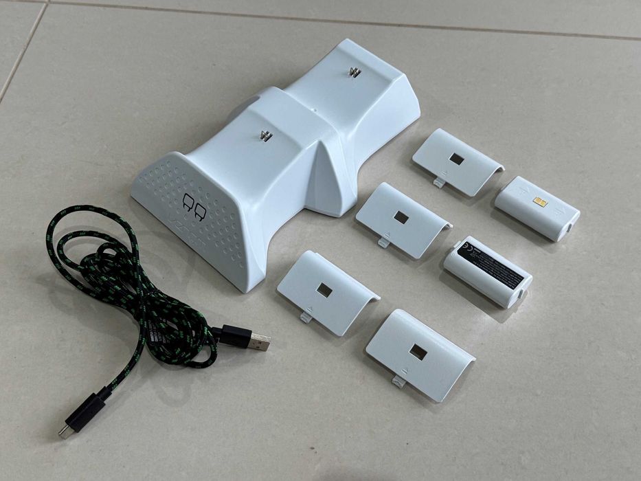 Stacja Dokująca / Ładowarka VENOM XBOX SERIES S / SERIES X Biała Foto