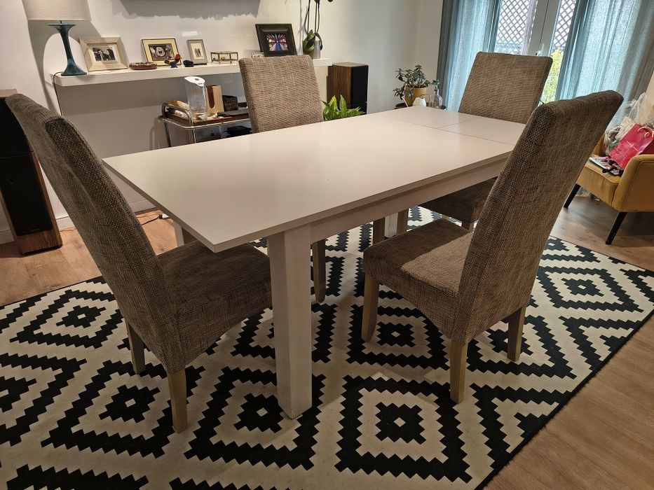Conjunto de mesa de jantar e 6 cadeiras