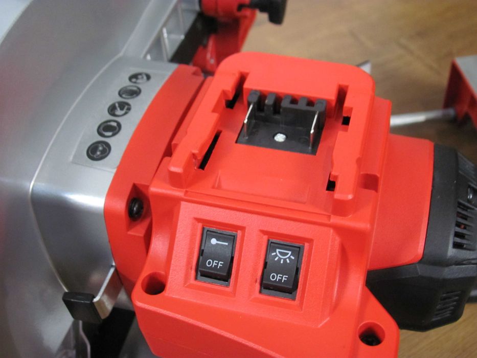 Пила торцювальна серії Expert Einhell TE-MS 18/210 Li з Німеччини