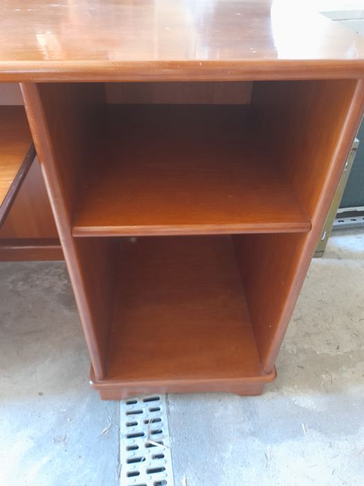 Secretária  de pinho mel