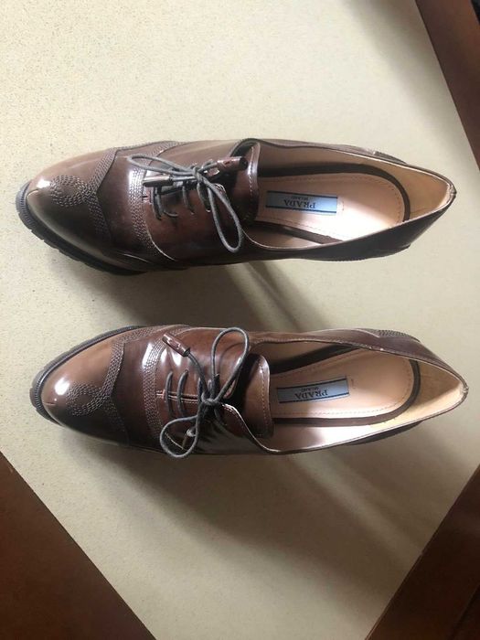 Ефектний образ з ботильйонами Prada