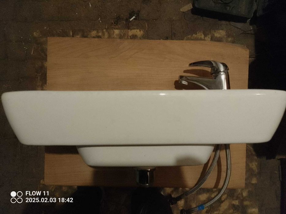 Umywalka z baterią