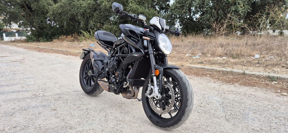 MV Agusta Dragster 800R de 2025
