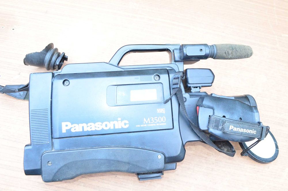 Большая VHS-видеокамера Panasonic NV-M3500 для видеомагнитофона