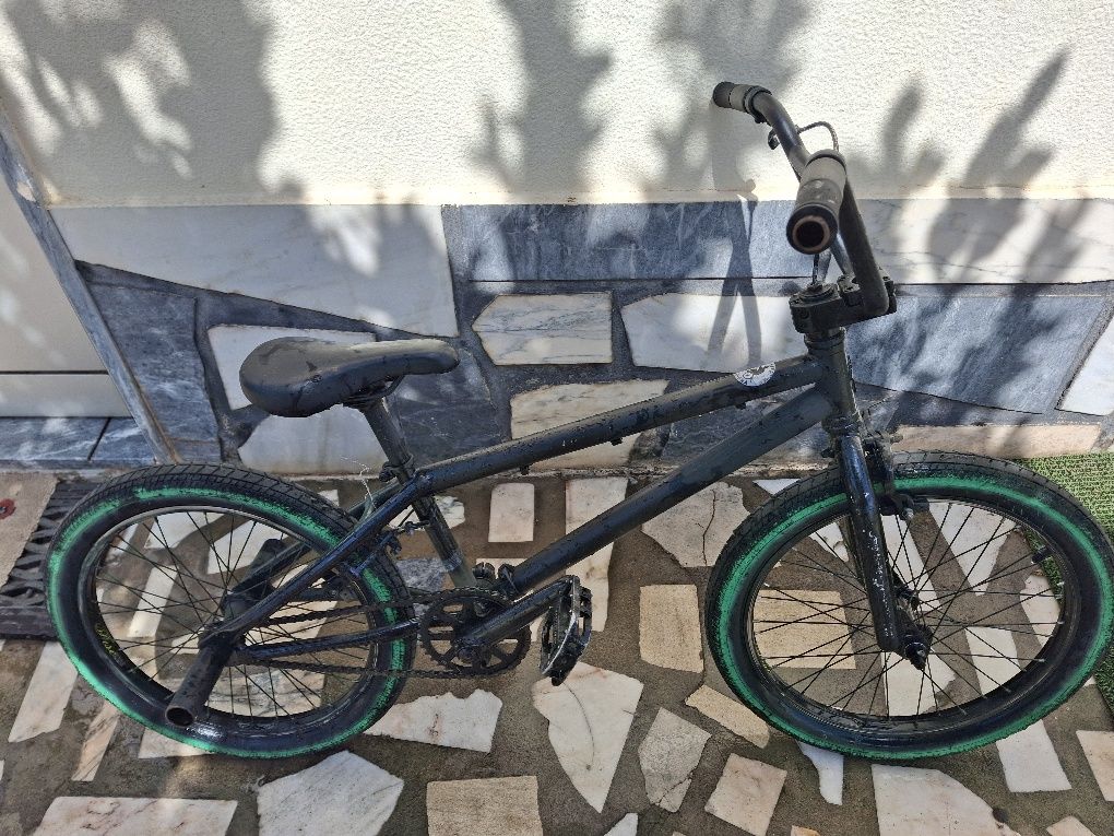 Vendo bicicleteira bmx
