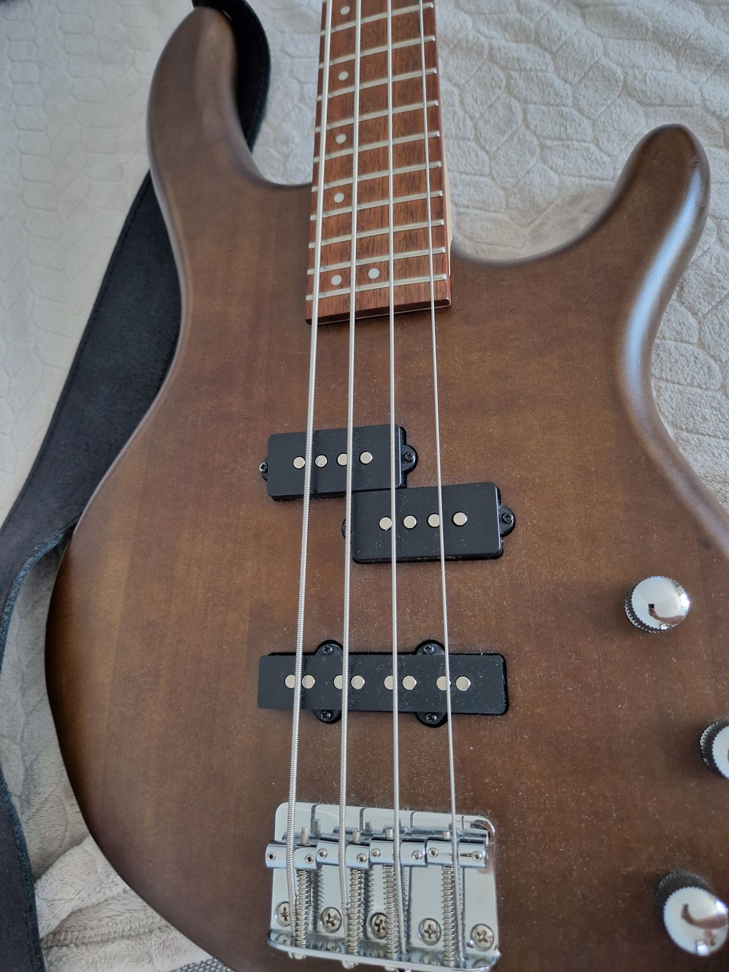 Gitara basowa 4 strunowa