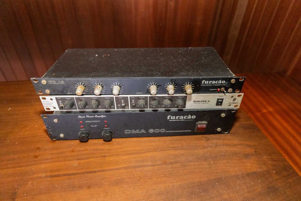 Aparelhos de som variados, mesa de mistura, Limitador de som