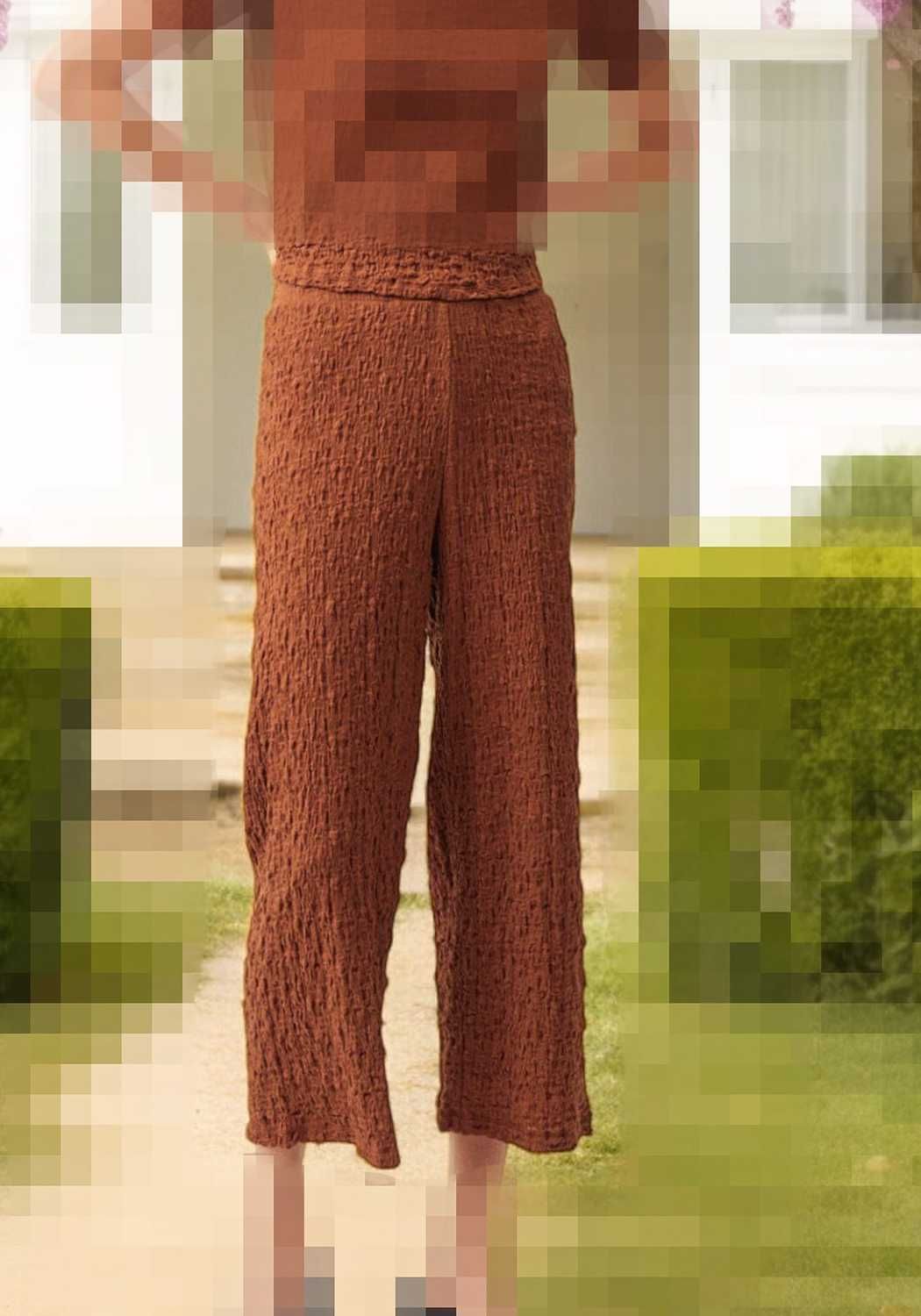 Brązowe, teksturowane spodnie na gumce high waist cropped Mango S 36