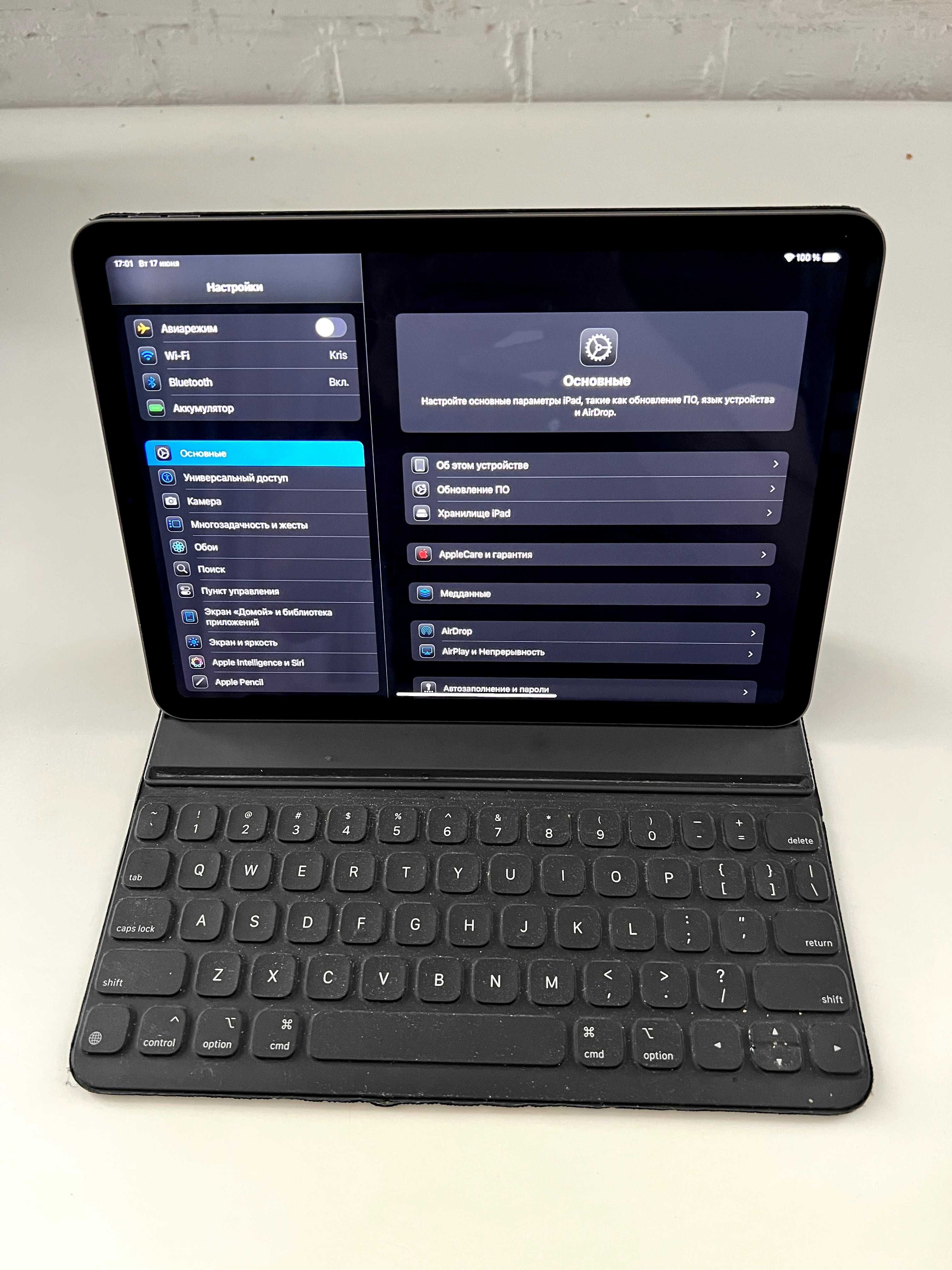 iPad Air 5 64 GB, M1, Wi-Fi, Space Gray + Клавіатура Smart Folio