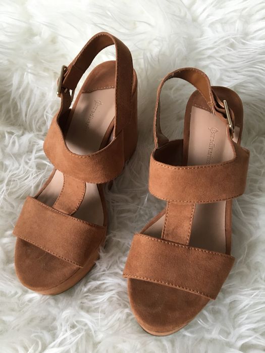 Buty na koturnie Stradivarius rozmiar 37