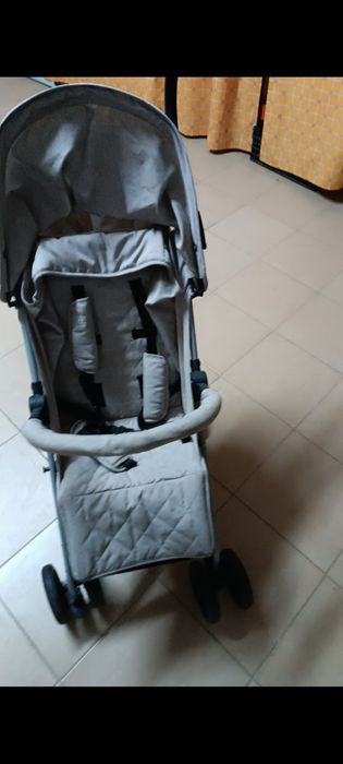 Carrinho de passeio marca Zippy