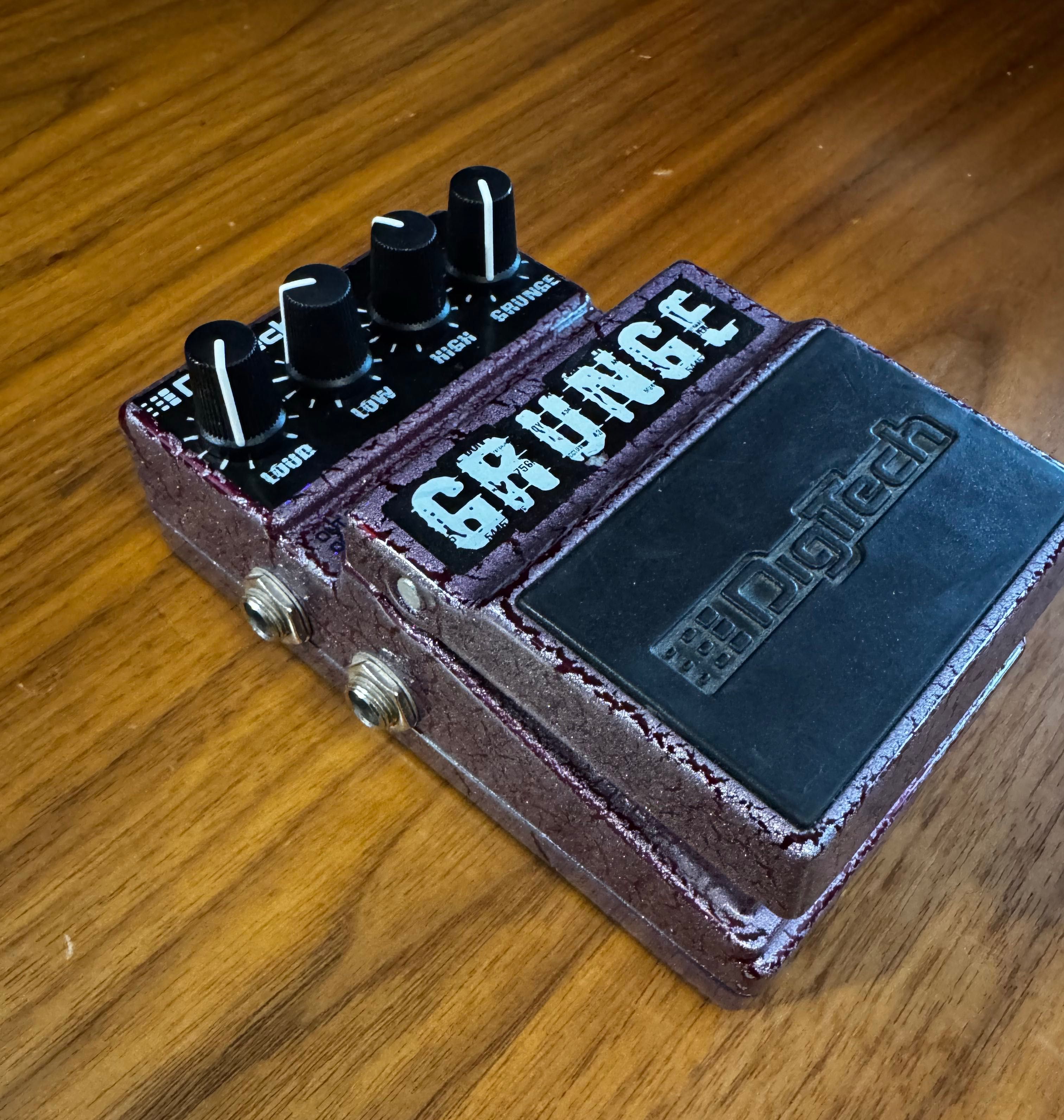 Efekt gitarowy DigiTech Grunge – brudny, konkretny przester!