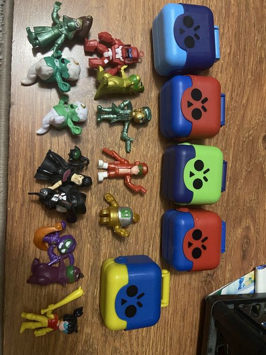 Іграшки тварини комахи звірі зміі динозаври