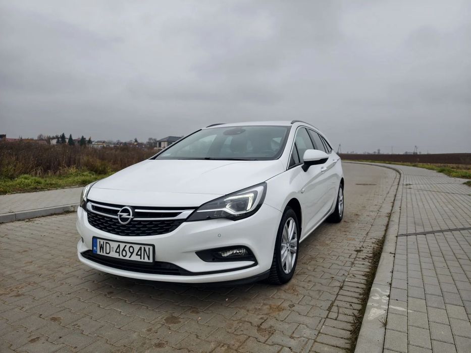 Opel Astra Opel Astra 1.6CDTI 136km automat kombi diesel 2018rok