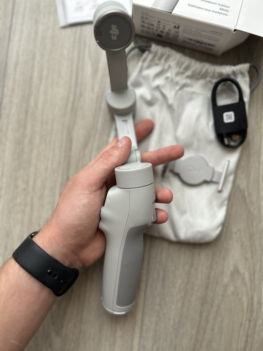 Новенький Стабілізатор відеозйомки DJI Osmo Mobile 7