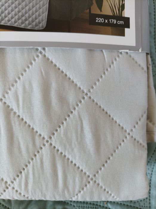 Narzuta/ochraniacz na sofę marki Smukee