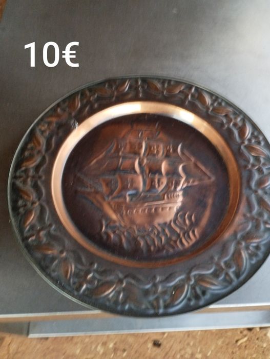 Vende se vários artigos de loiça