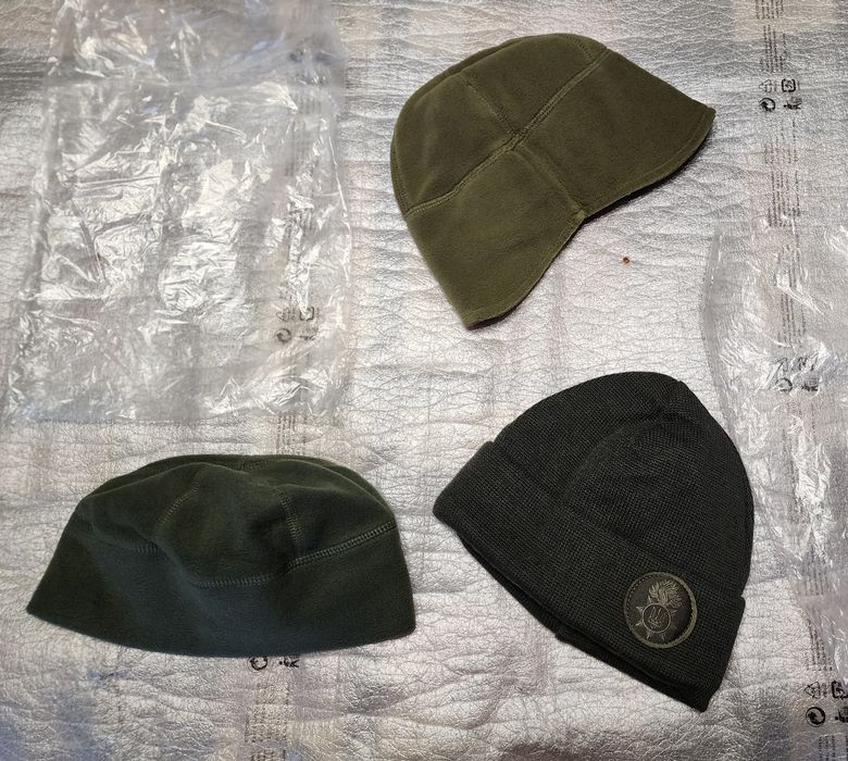 Шапки олива.Новые.