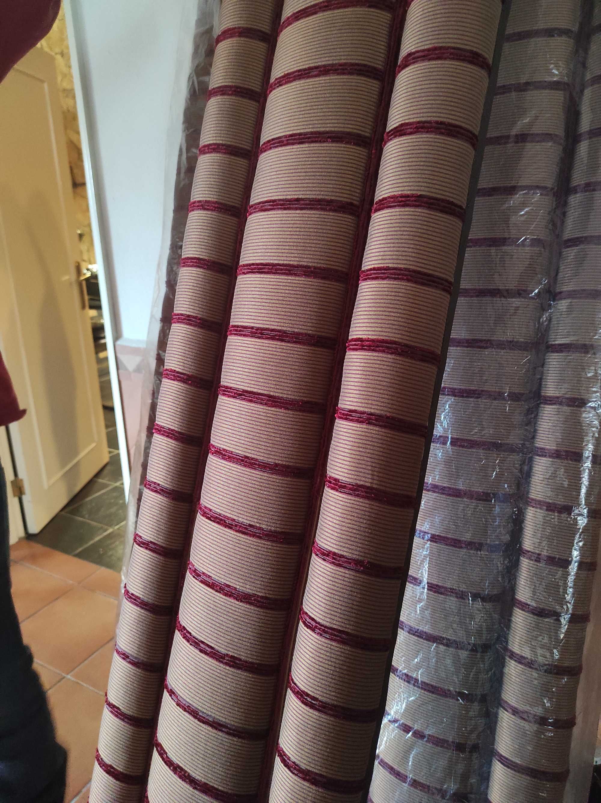 Conjunto de 3 Sanefas, 6 cortinados e acessórios