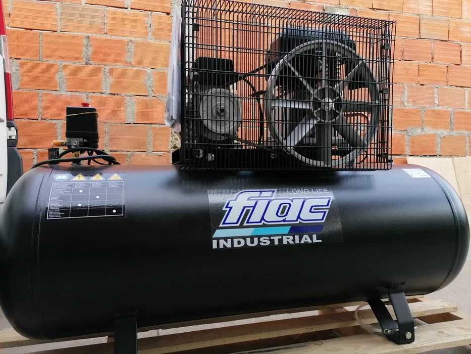 Compressor de 270/300 lt trifasico com cabeca de ferro fundido