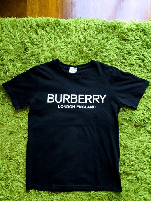 T-shirt Burberry Preta. Tamanho M