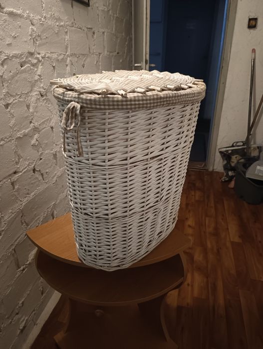 Kosz wiklinowy. Jysk.