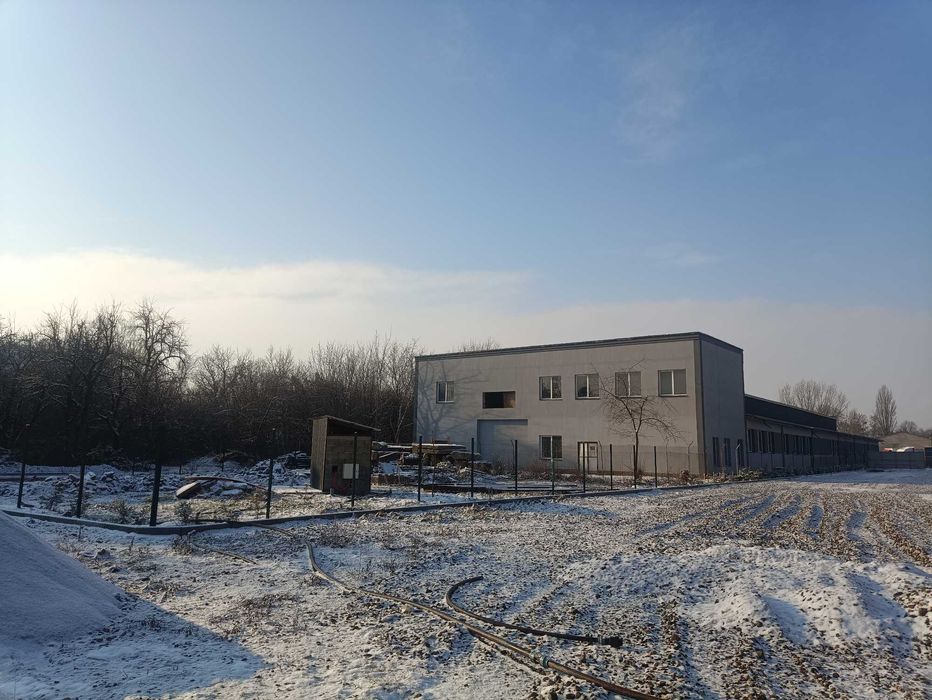 ПРОДАЖ великого 2282 кв.м ВИРОБНИЧОГО ПРИМІЩЕННЯ у Берегові, новий дах