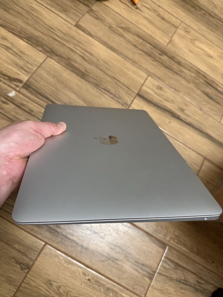 MacBook Air m1 8/256gb
