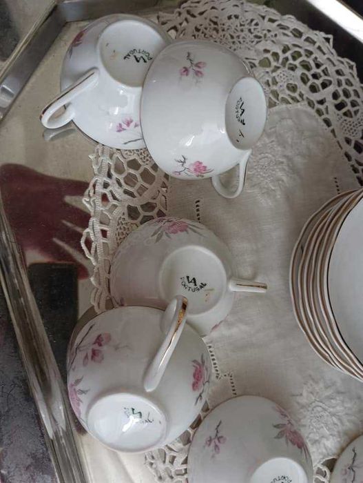 Lindissimo serviço de café da Vista Alegre, florzinhas