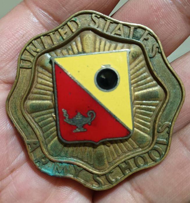 Crachá united states army schools