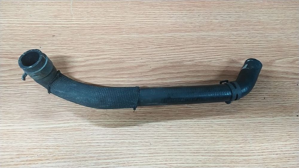 Audi q7,Cayenne 9y0 патрубок охолодження 4m0819673a