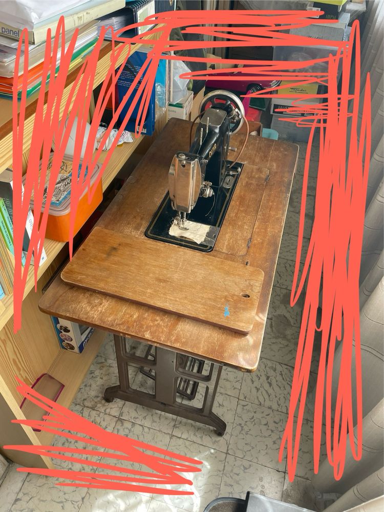 Máquina de costura antiga da Oliva