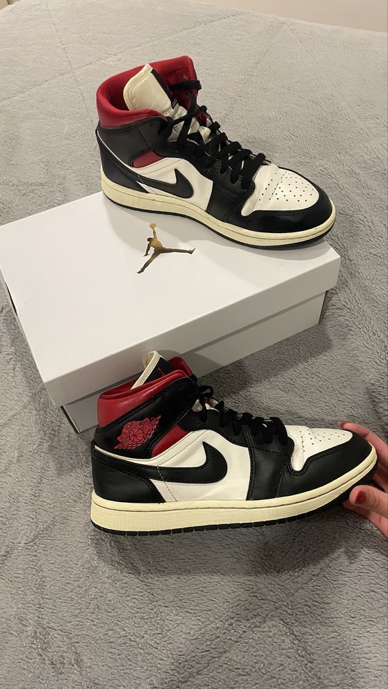 Air Jordan 1 Mid