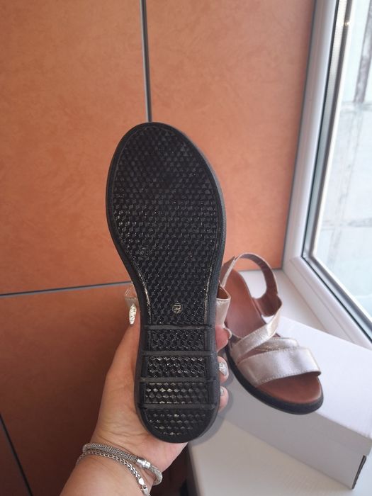 Шкіряні сандалі 39р.