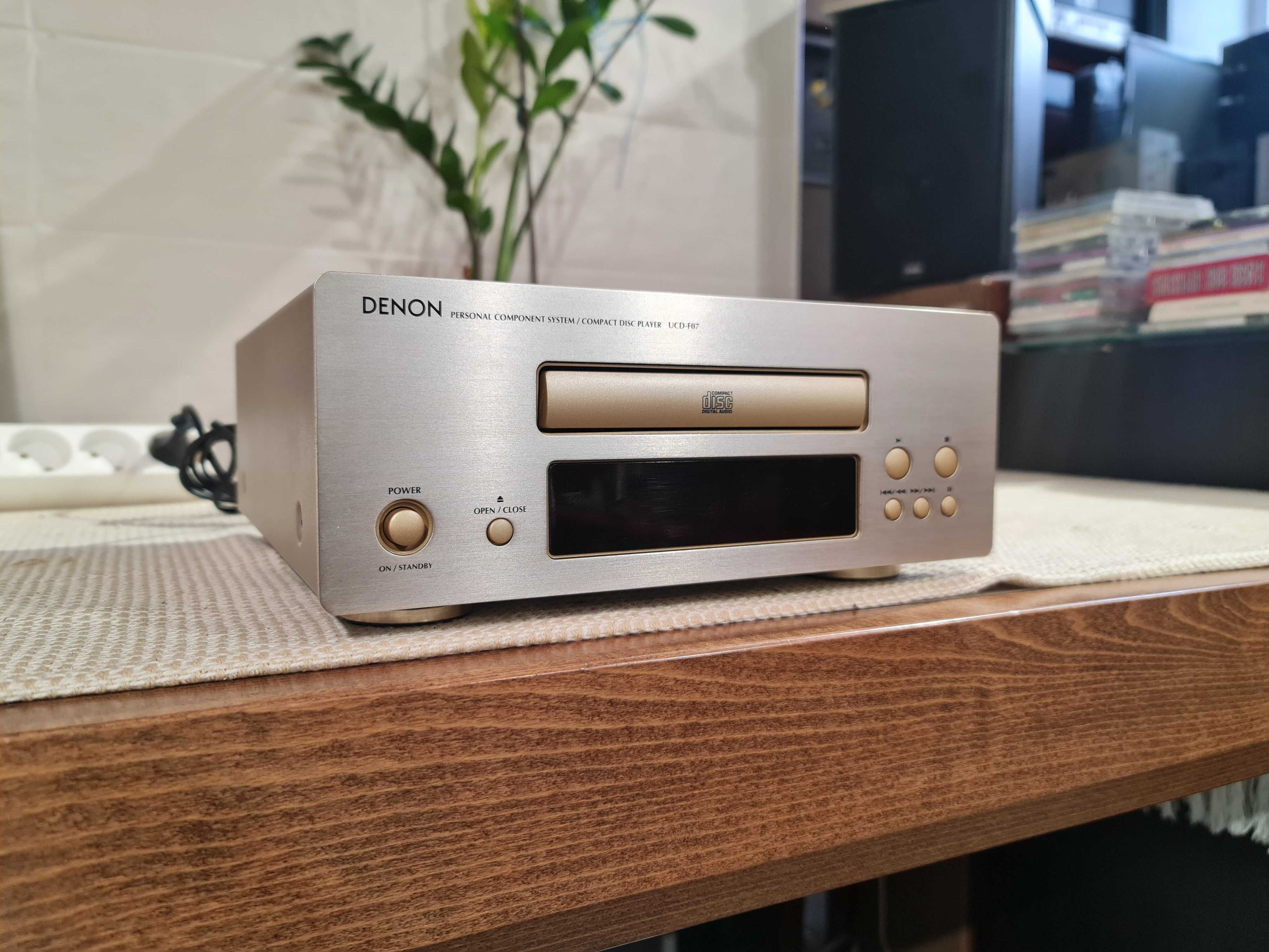 Програвач дисків Denon UCD-F07