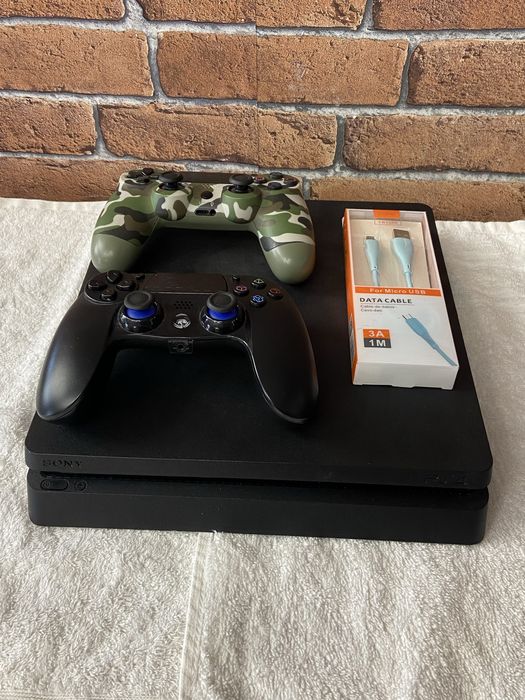 Ps4 1TB c/4jogos e 2 comandos