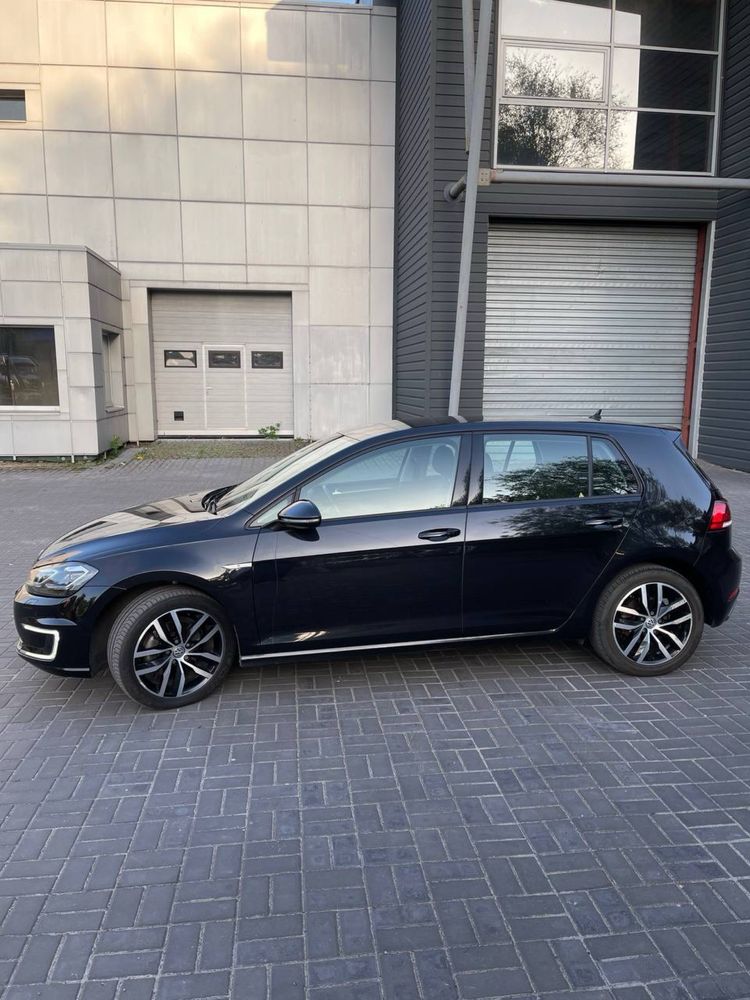 Volkswagen E-golf 2018 год