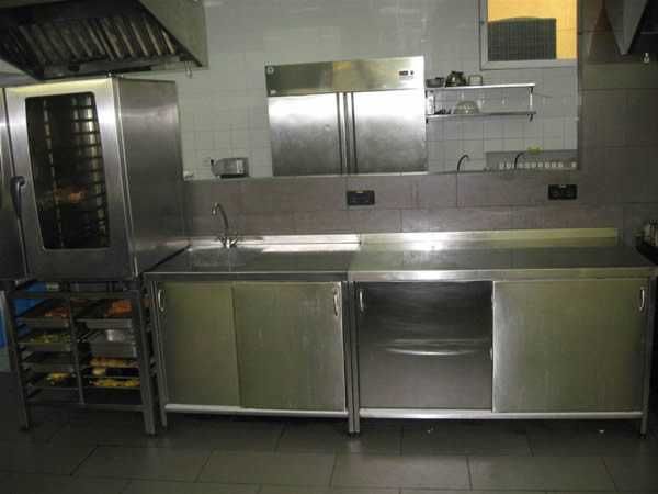 Стіл з нержавійки. Мийка з нержавійки, Стеллаж нерж. Зонт витяжний.