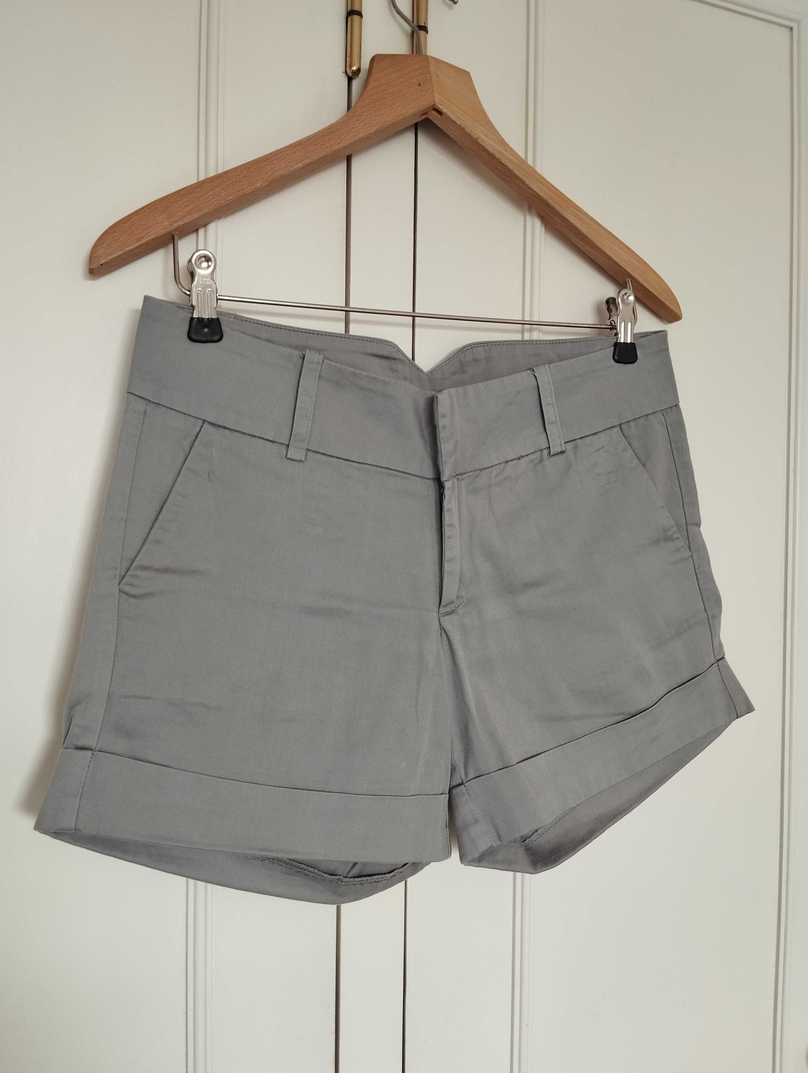 Calções cinza da Stradivarius