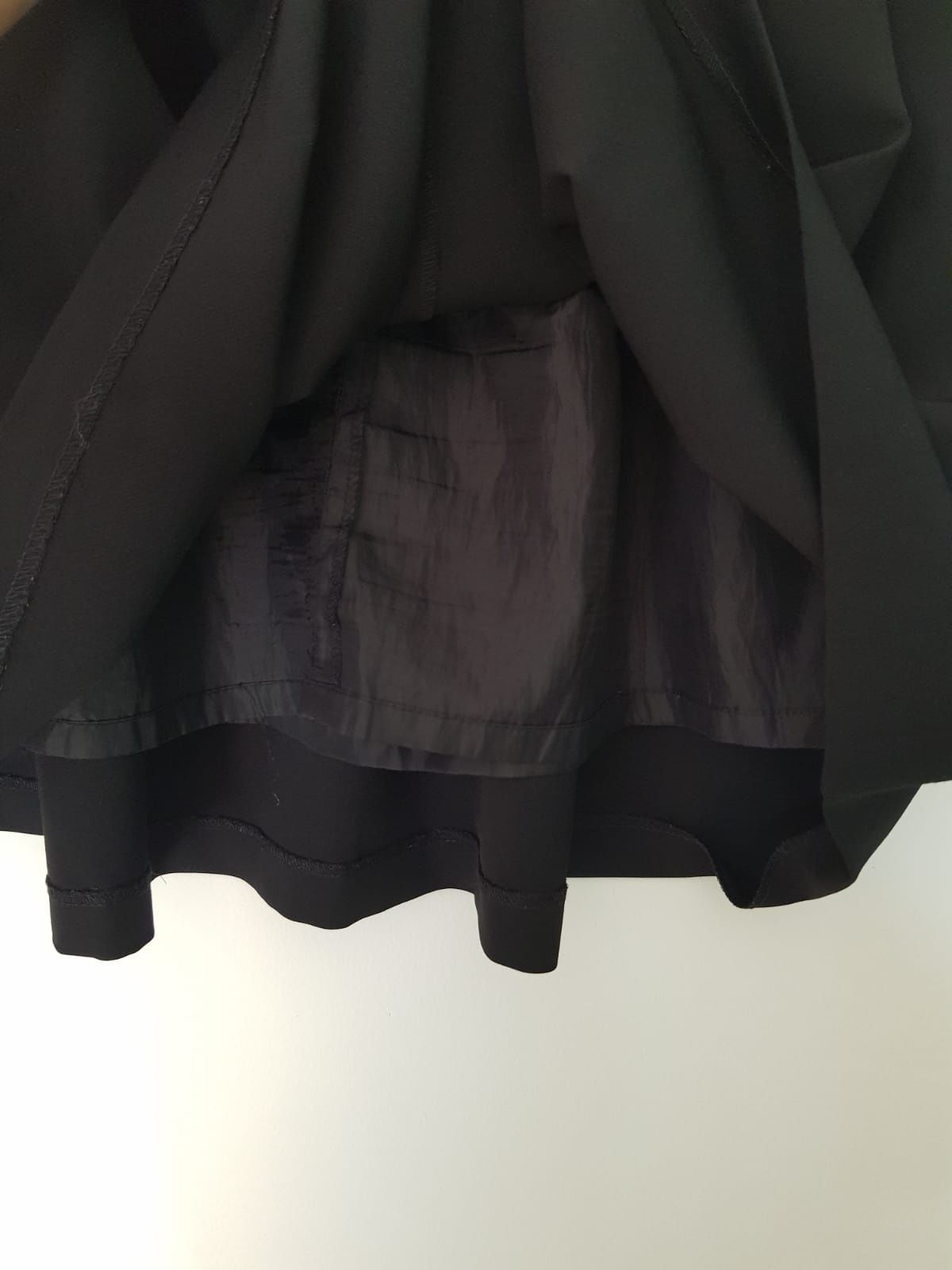 Czarna, elegancka spódnica z Reserved r. 36