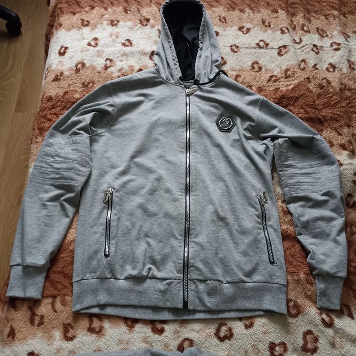 Продам куртку Moncler . спорт костюм