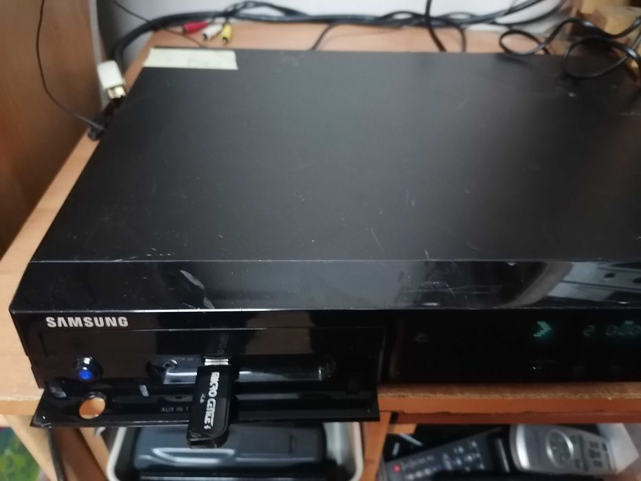 Amplituner Samsung HT-TZ215 Z DVD i USB,HDMI