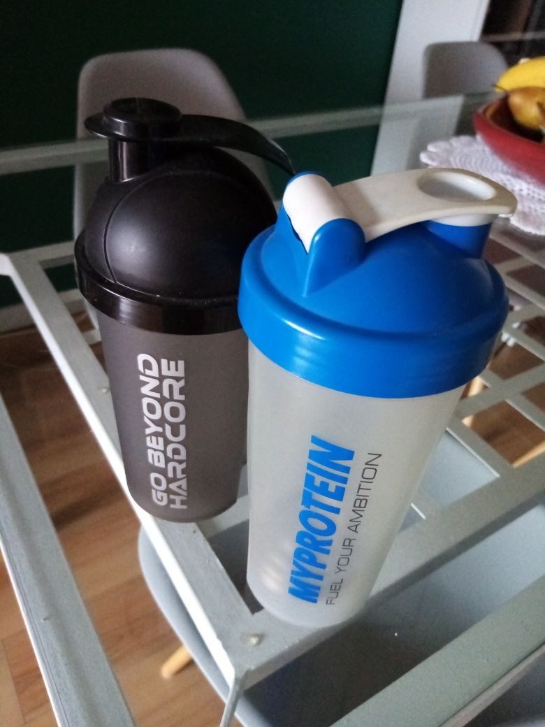2 Shakers muito pouco usados.