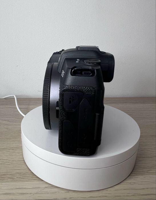 Canon EOS RP - Câmera Mirrorless Full Frame Usada
