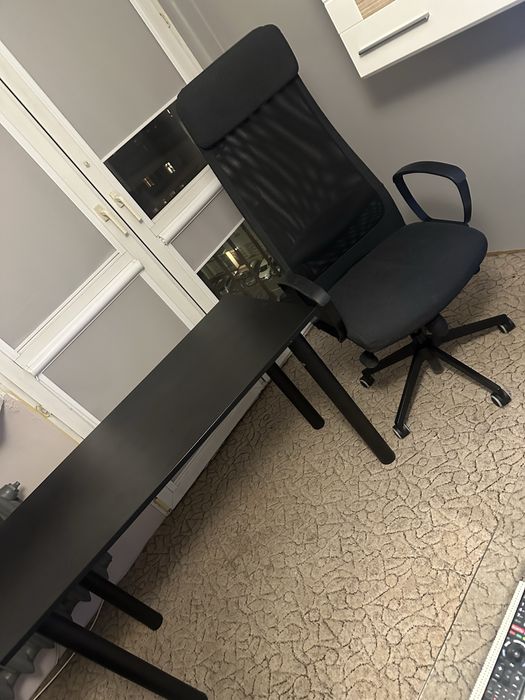 Krzeslo biurowe MARKUS Z ikea + gratis biurko