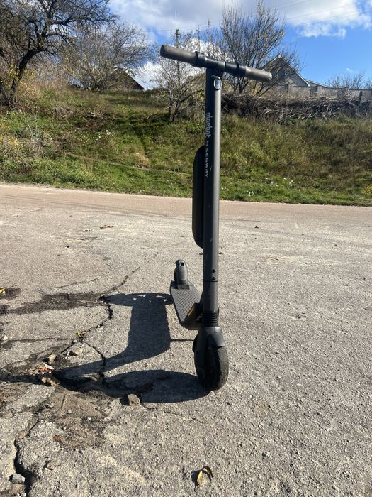 Електросамокат ninebot es