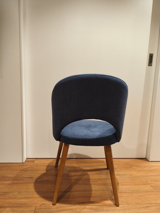 Vendo 5 cadeiras sala jantar, como novas.