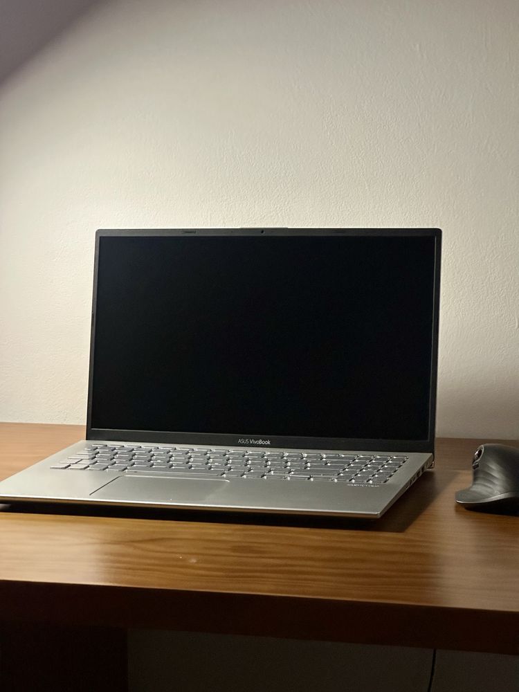 Portátil ASUS VivoBook | Ryzen 5 | 8GB RAM | Excelente Estado