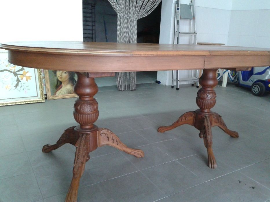 Sala de jantar toda em madeira de nogueira maciça